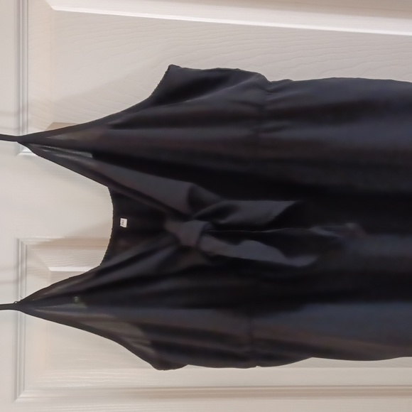 Black romper 3x ties in center of chest light weight simple runs small adj/strap - Picture 12 of 14